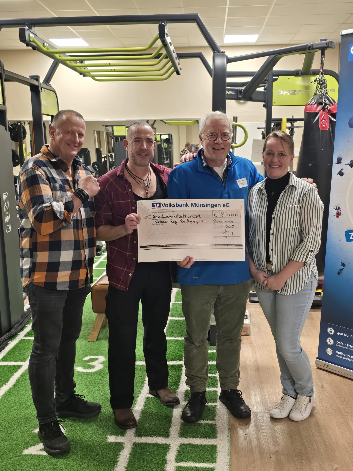 Spendenübergabe an den WEISSEN RING